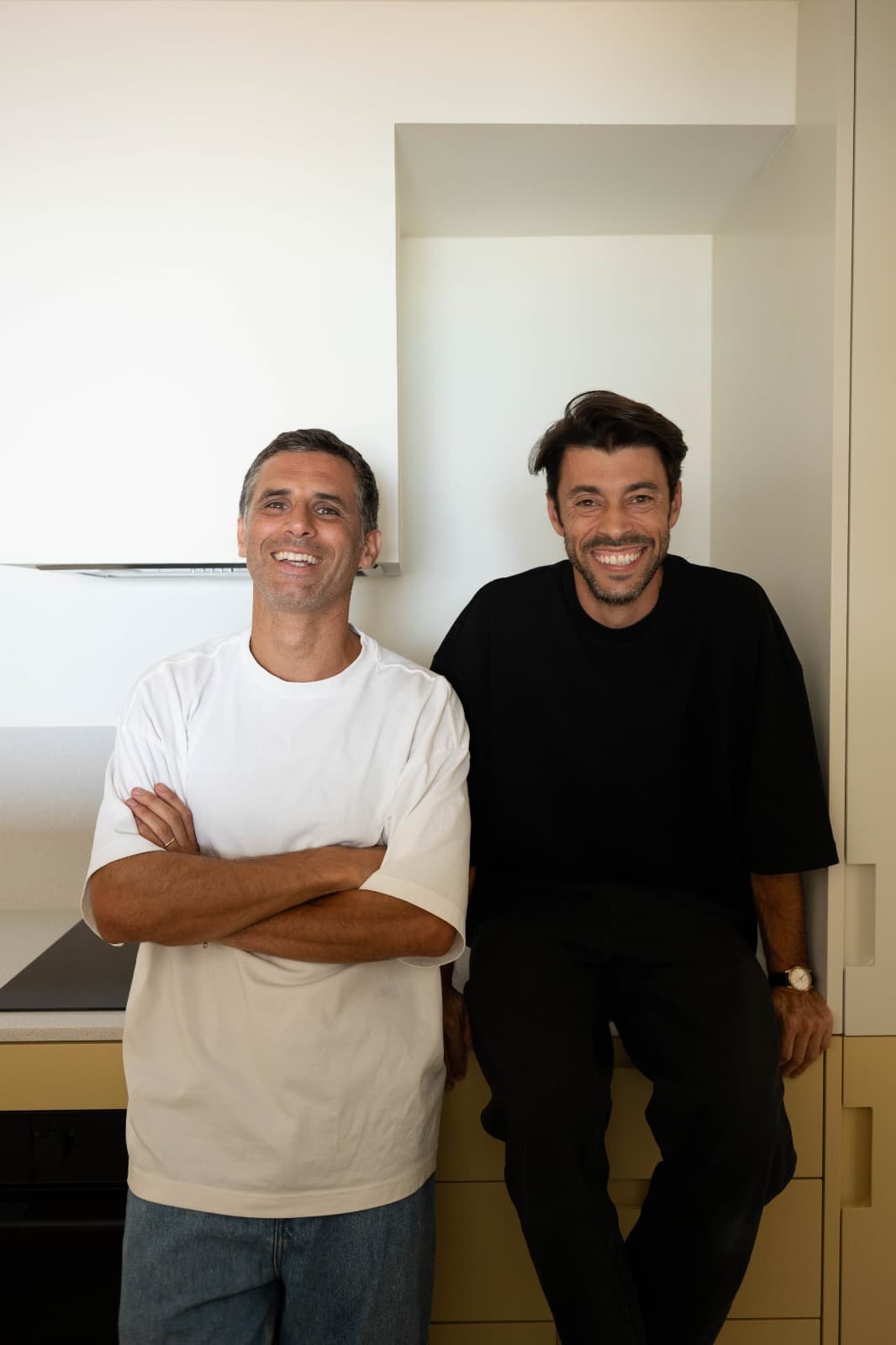 Los fundadores de HOK en una cocina